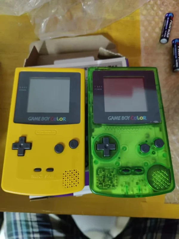 nintendo gbc game boy color handheld game konsolen /  2,7 zoll tragbare klassische spielekonsolen mit hintergrundbeleuchtung und 66 integrierten spielen