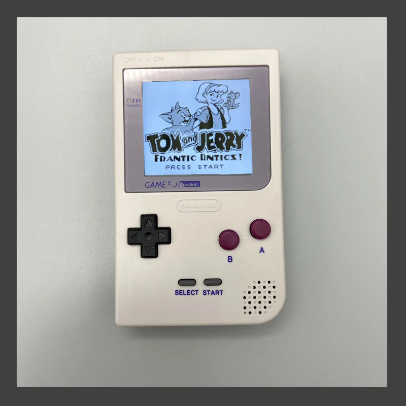 Original Nintendo Gameboy Pocket Handeld Retrokonsole mit einem 2.6 Zoll LCD Bildschirm und extra hohe Helligkeit